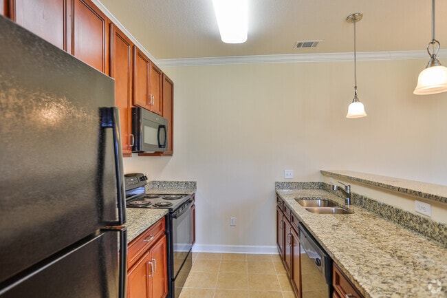 Kitchen area - Palisades at Waters Edge