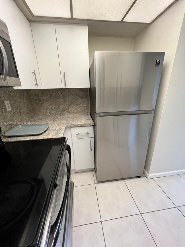 Foto del edificio - 8205 SW 152nd Ave