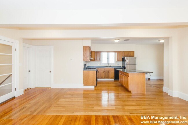 Building Photo - Gorgeous five bedroom in Brighton availabl...