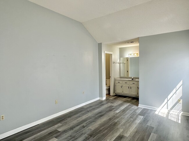 Building Photo - 1090 Cambrain Dr