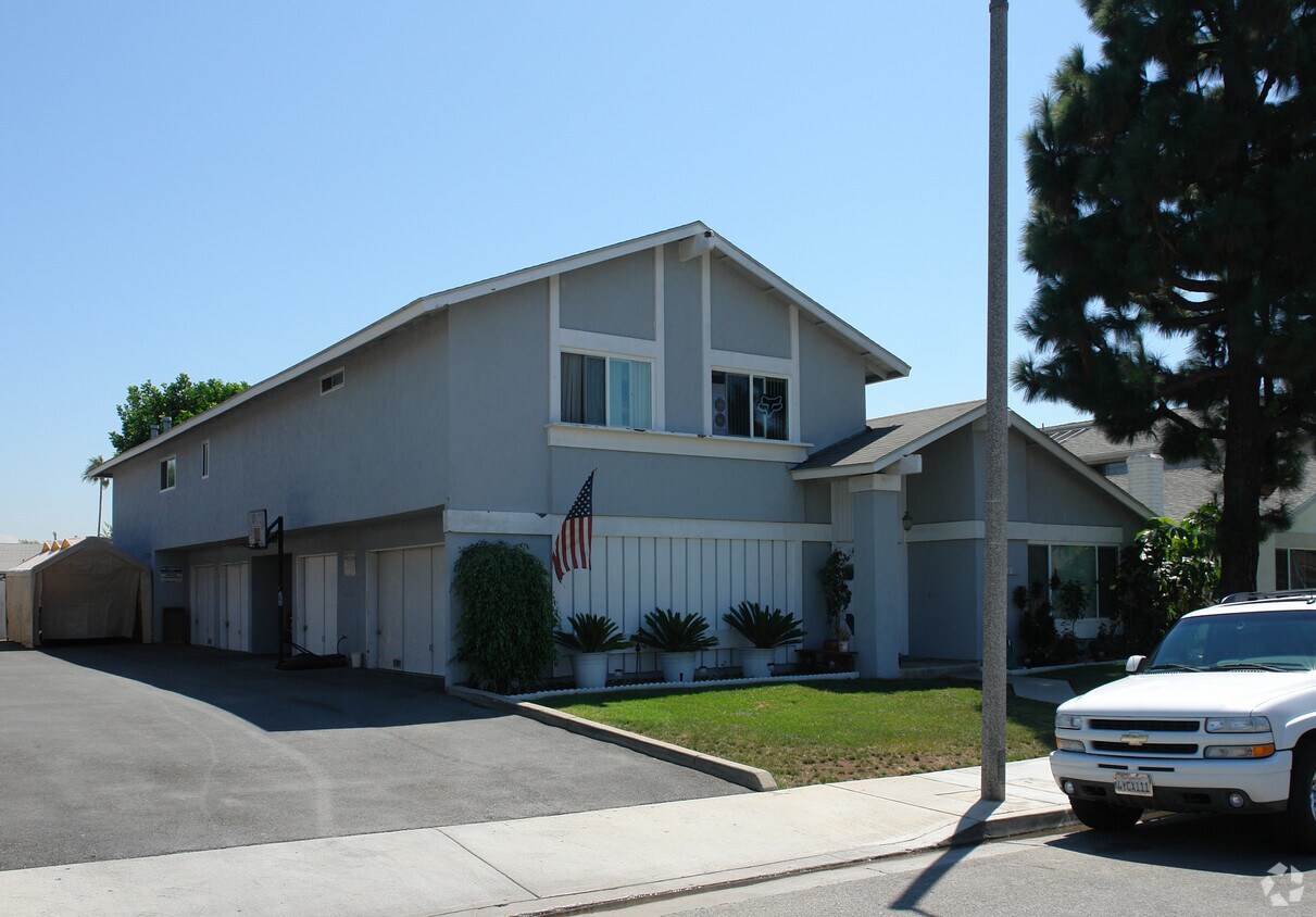 Primary Photo - 16522 Regina Cir