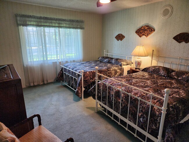 Can accommodate two people comfortably, or can be modified for one person. - 317 W Banbury Dr