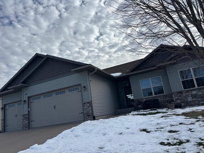 Foto del edificio - 185 Locust Dr