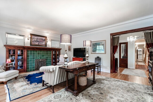Building Photo - 5510 S Hyde Park Blvd