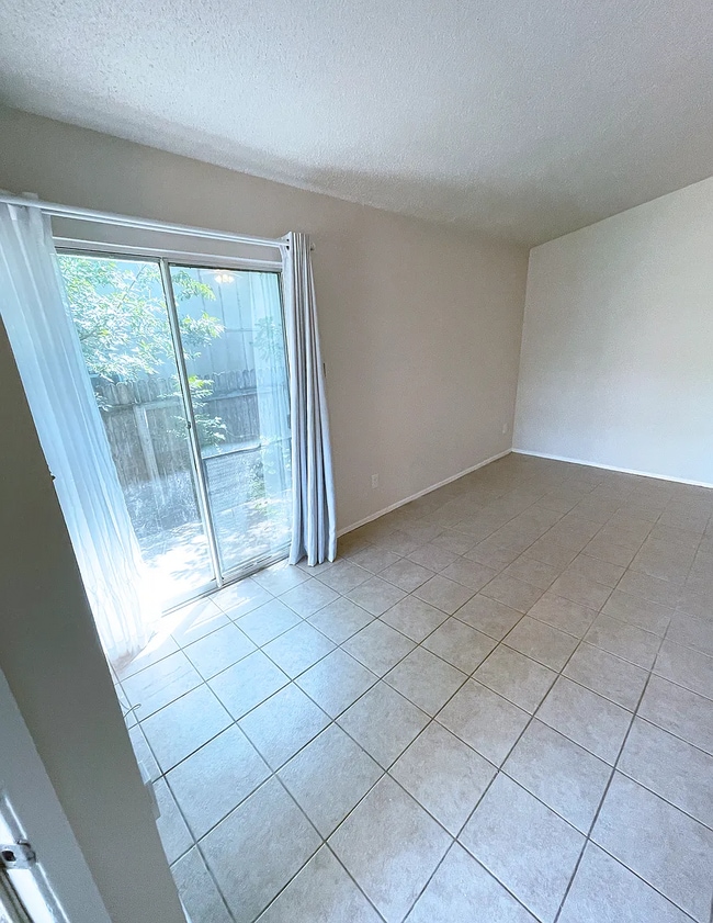Building Photo - 12318 Dellrey Dr