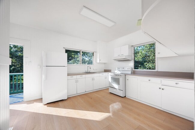 Building Photo - Newly Renovated Waialua Home on 1 Acre w/ Mountain Views – Pets Welcome