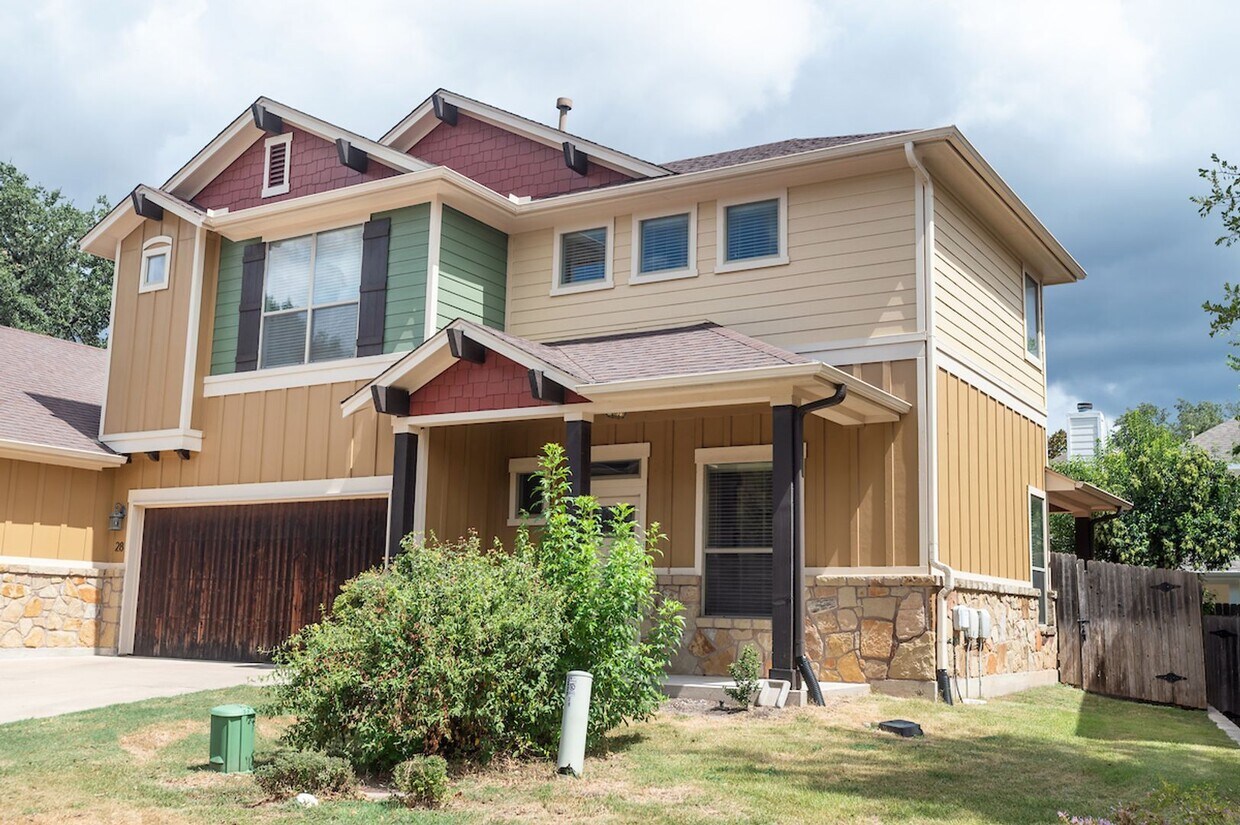 Foto principal - Spacious, Two Story, South Austin Condo!