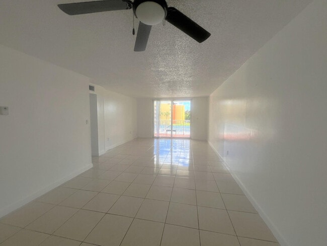 Foto del edificio - 7000 NW 186th St