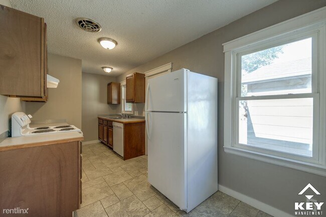 Foto del edificio - 2 br, 1 bath Townhome - 2658 E Grail St