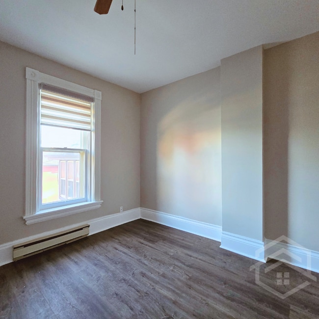 Photo du bâtiment - 2-Bedroom Upper Unit in Tillsonburg!!