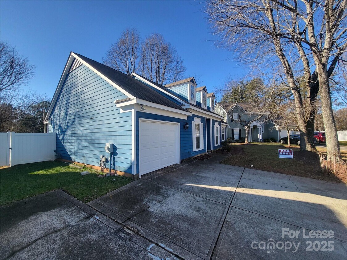 Foto principal - 5720 Ebley Ln