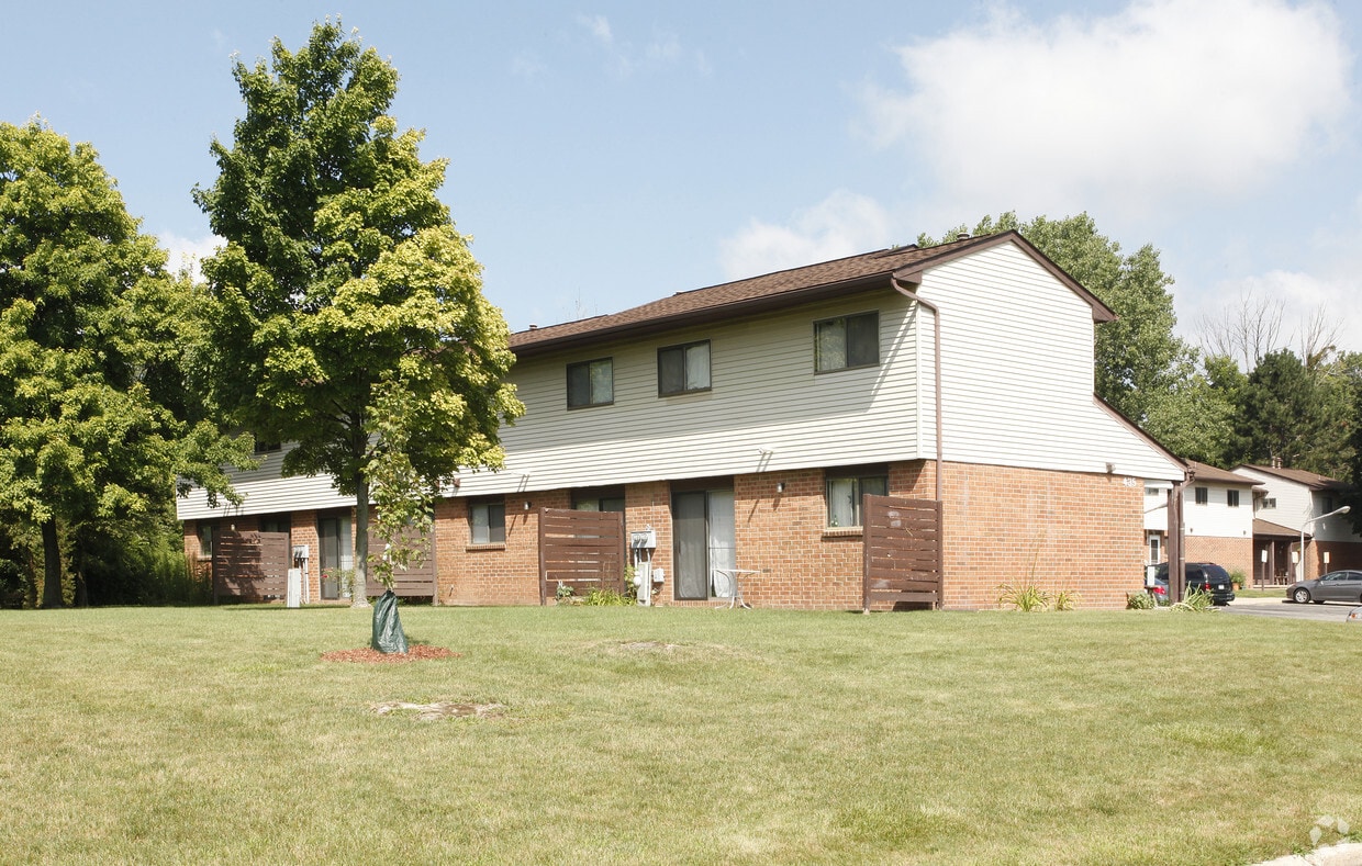 Building Photo - South Brook Villa