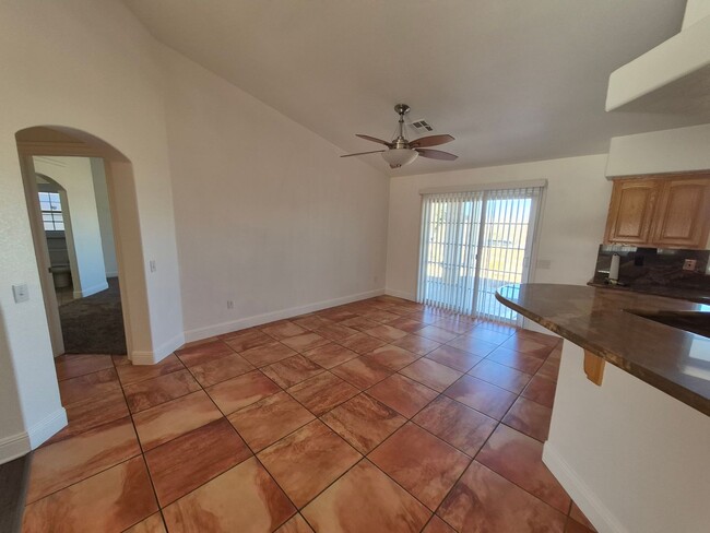 Foto del edificio - Beautiful, Huge 3 Bedroom in JT!!