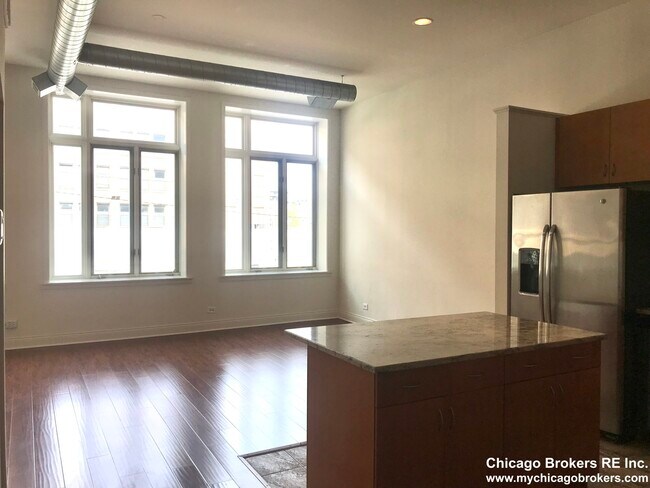 Foto del edificio - 1270 N Milwaukee Ave