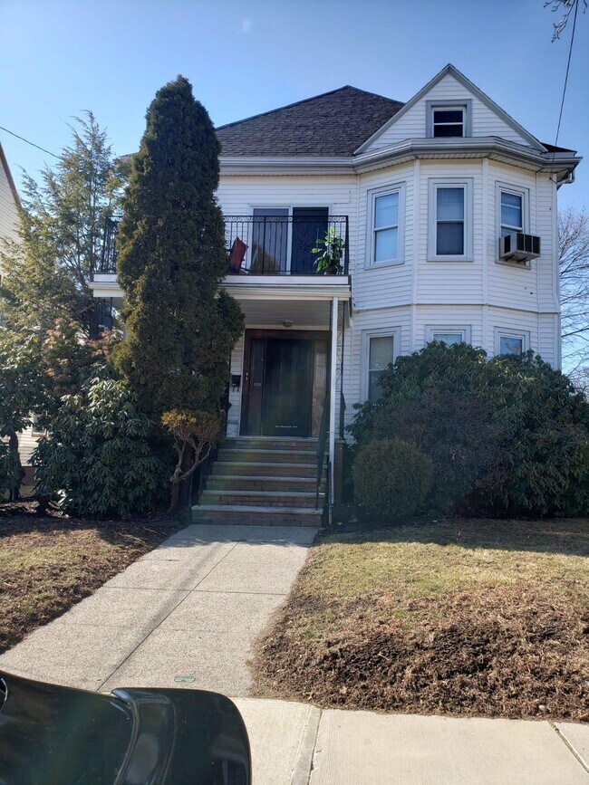 Building Photo - 155 Woodside Ave