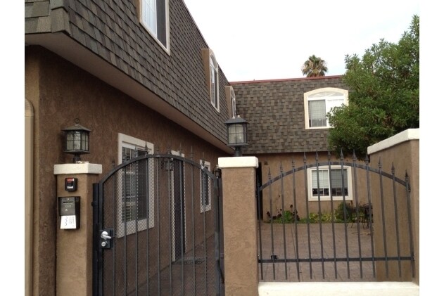 Building Photo - 828 S Magnolia Ave