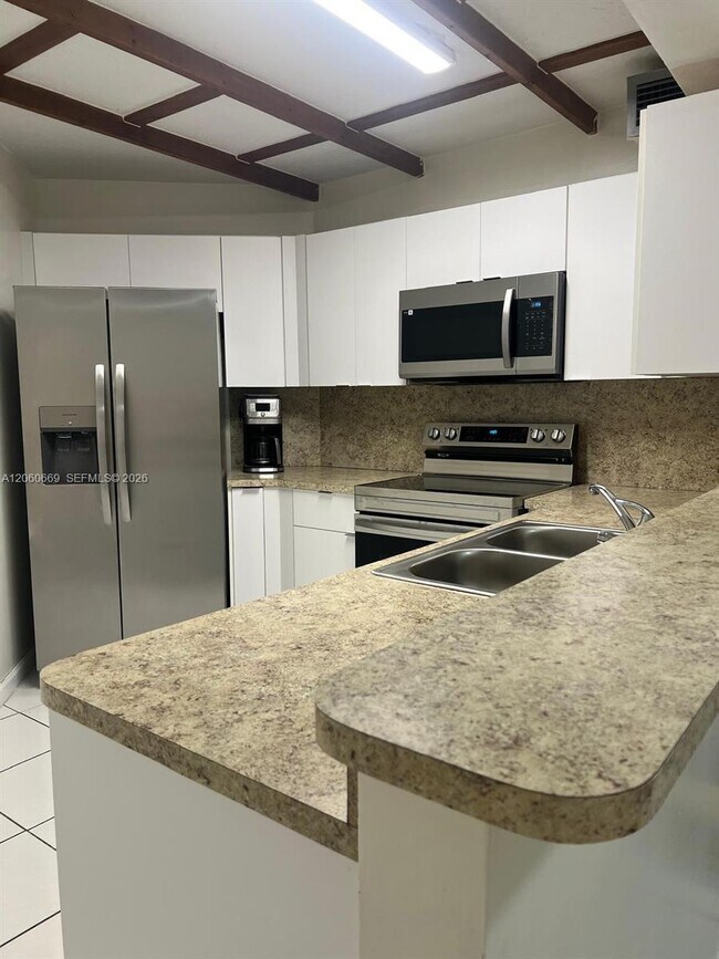 Foto del edificio - 10241 NW 9th St Cir