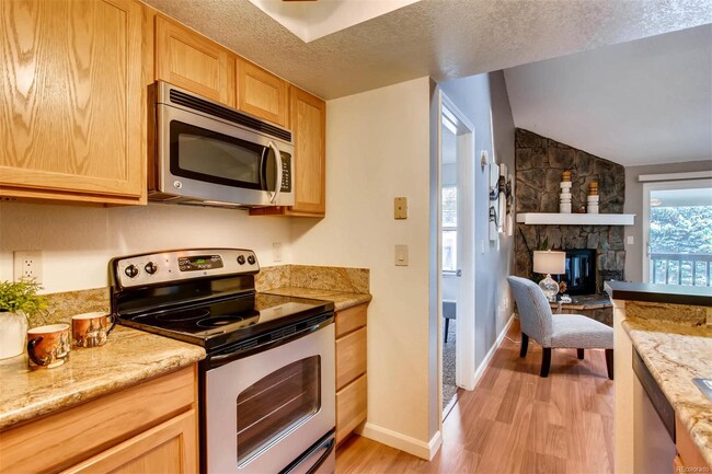 Kitchen - 7810 W 87th Dr