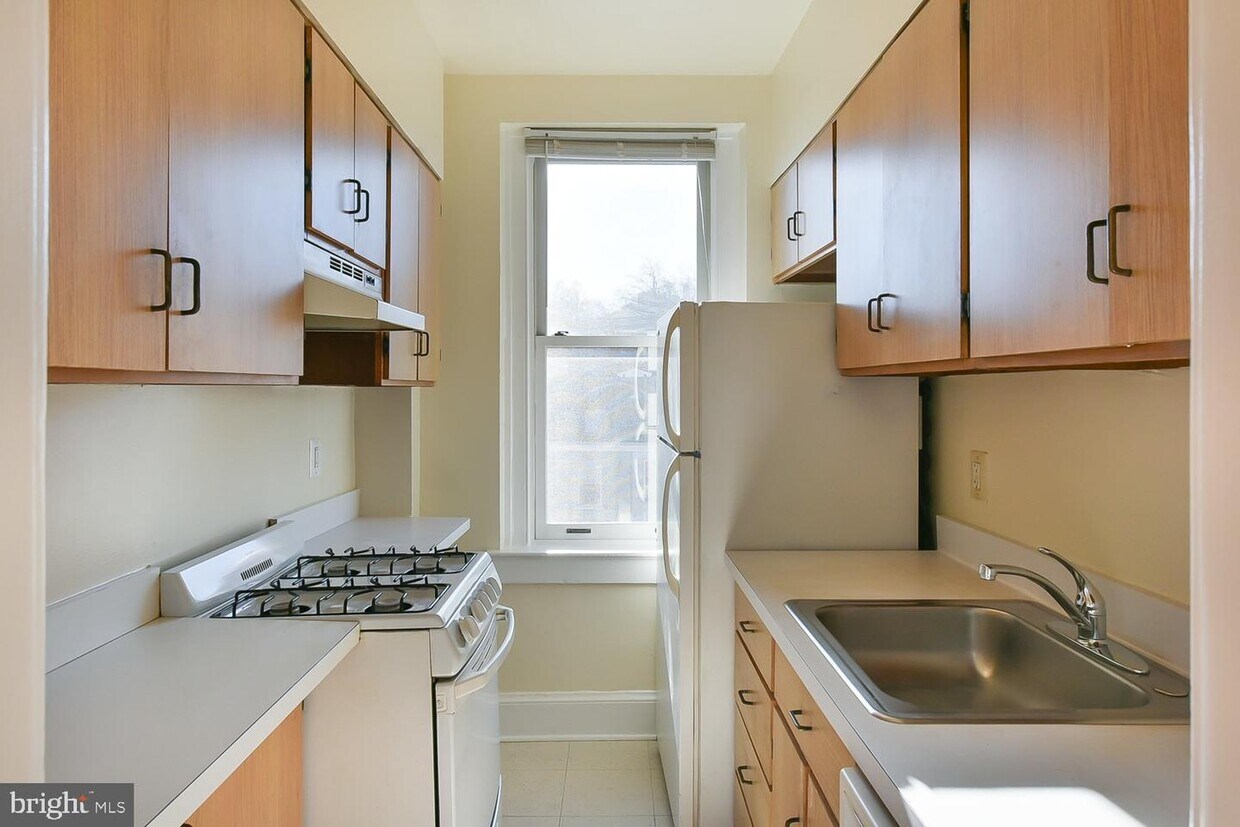 Primary Photo - 2410 20th St NW