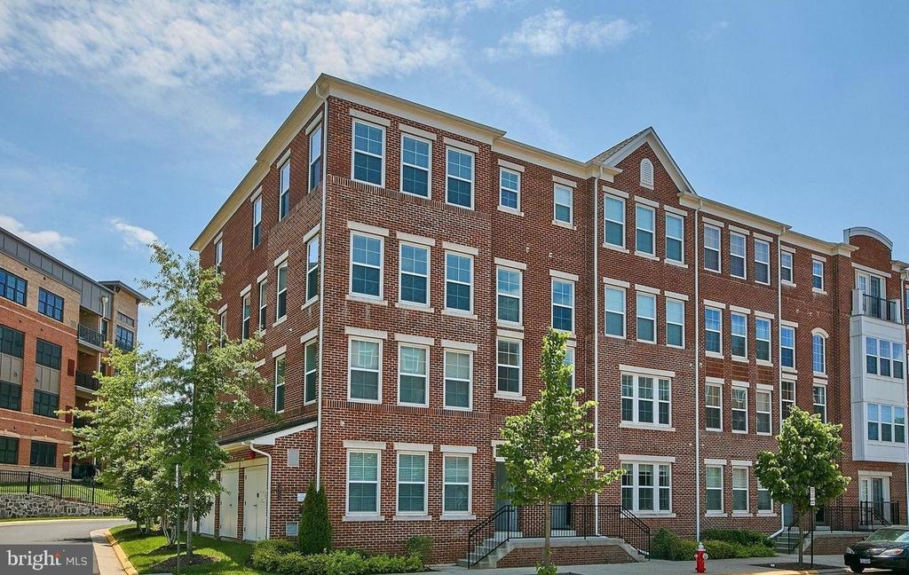 Primary Photo - 3073 Rittenhouse Cir