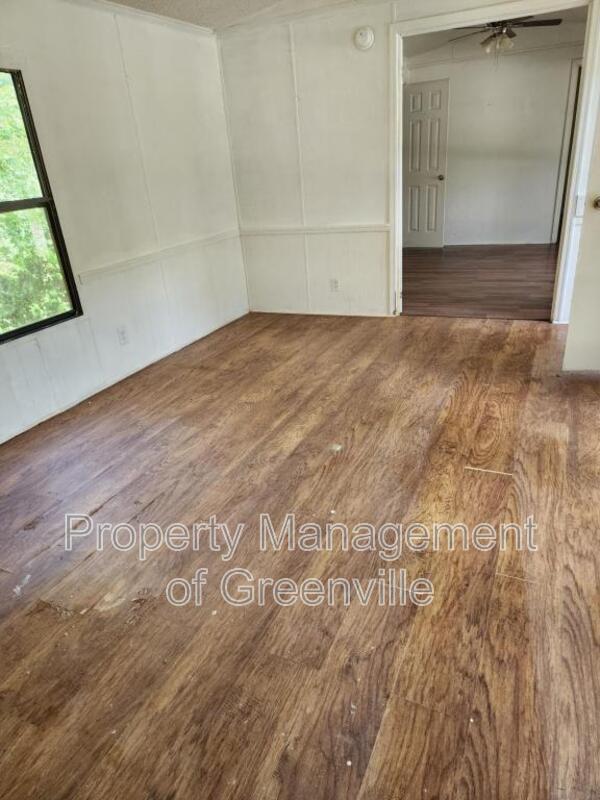 Building Photo - 110 Reeves Dr