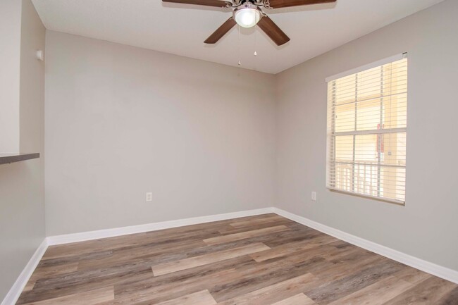 Building Photo - 1 Bedroom/1 Bath with a Den/Office Area- S...