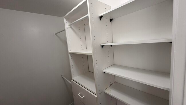 Building Photo - 3302 SE Aster Ln