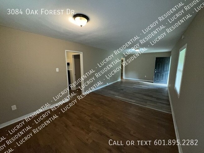 Building Photo - 3084 Oak Forest Dr