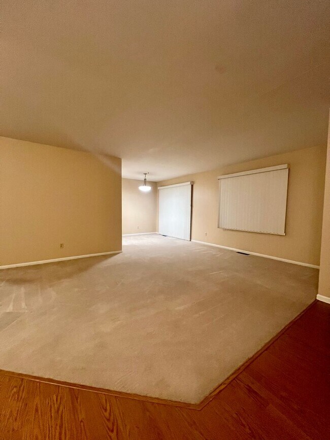 Foto del edificio - 3 Bedroom, 3 Bath Condo in Woodbridge Hills