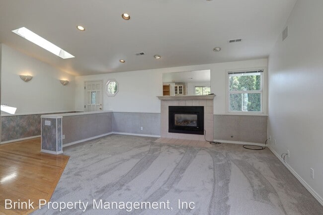 Building Photo - 2 br, 2 bath House - 531 Maple St