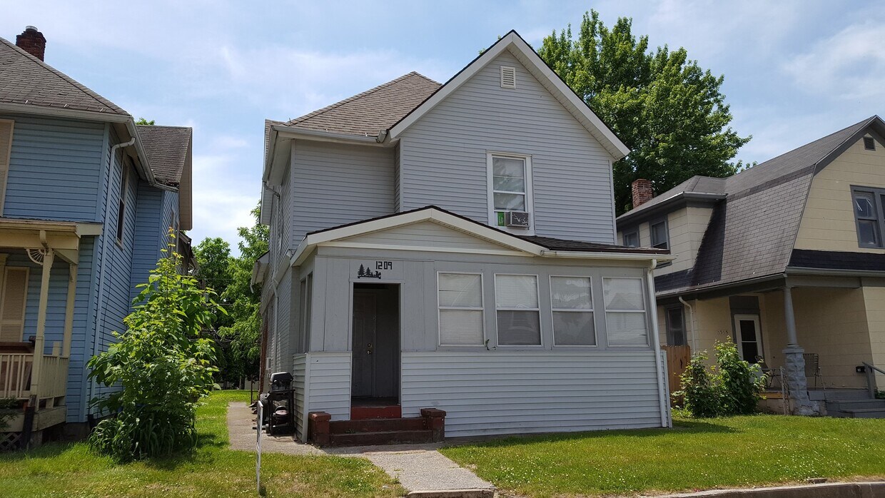 Primary Photo - 1209 Scott Ave