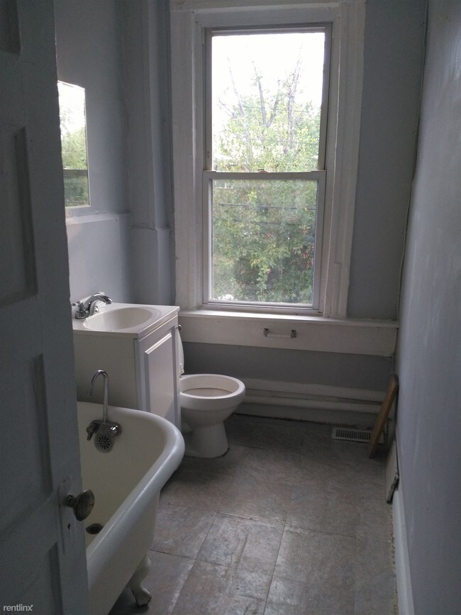 Foto del edificio - 3 br, 1 bath House - 4630 Pimlico Rd
