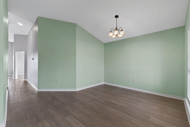 Building Photo - 742 Saltair Ln