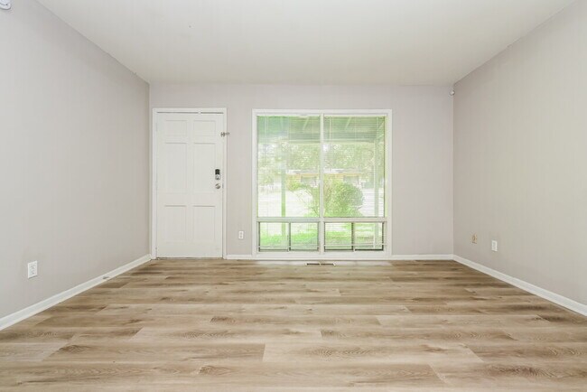 Foto del edificio - 729 Blueridge Dr