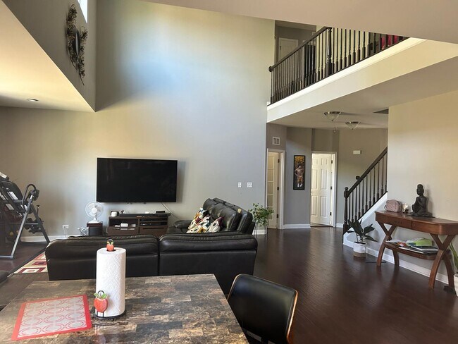 Building Photo - 5935 Oak Ridge Way