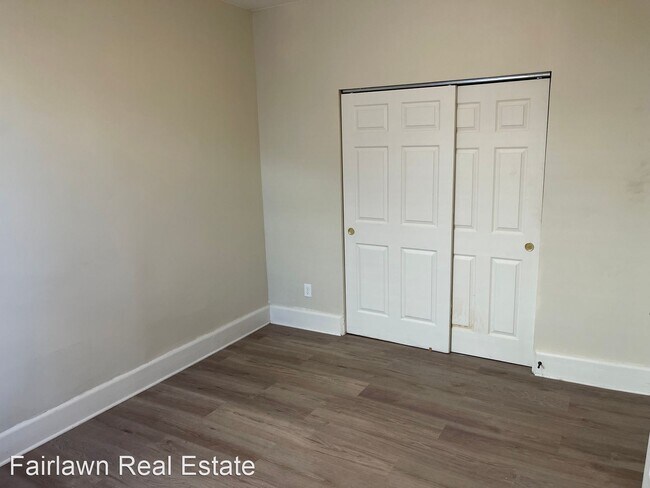 Building Photo - 1 br, 1 bath House - 105 1/2 E. Hill St.