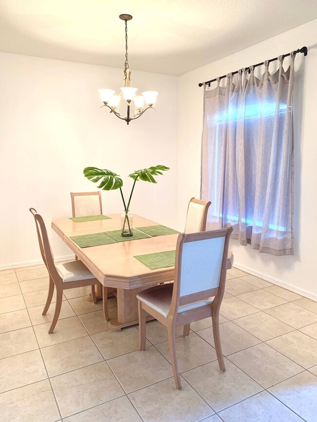 Foto del edificio - 94 Breeze Hill Ln