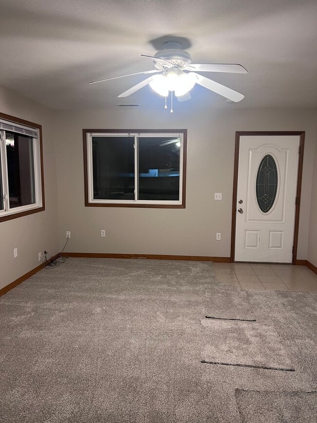 Building Photo - Well-maintained 2-bedroom, 1-bath house in a great location