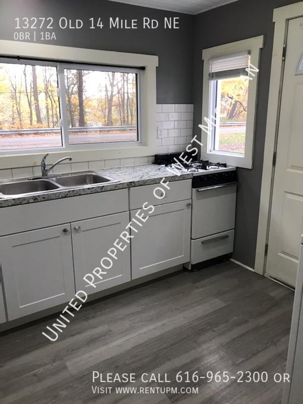 Building Photo - Fully remodeled studio apartment in a quie...