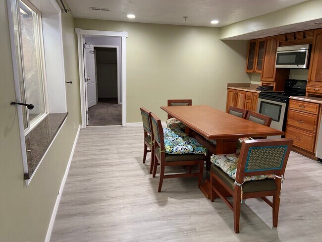 Building Photo - 1401 Ridge Line Dr