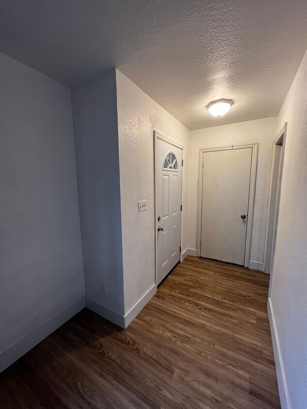 Primary Photo - Beautiful Remodeled 3Bed/2Bath perfect for...