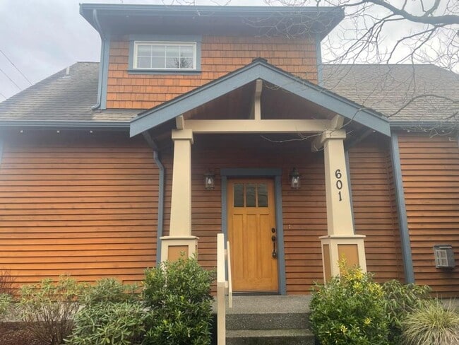 Building Photo - Desirable Langley Home Minutes From Downtowm!
