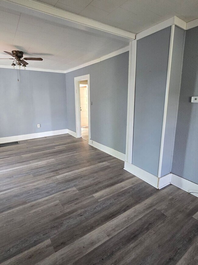 Foto del edificio - Month to Month Lease Unit!