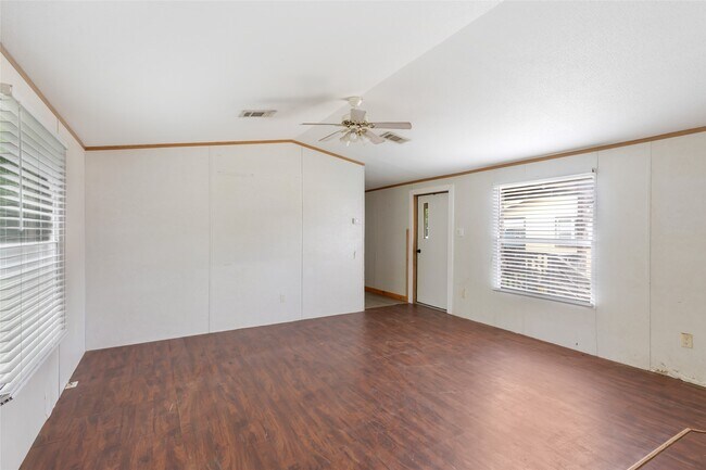 Foto del edificio - 10821 TX-150