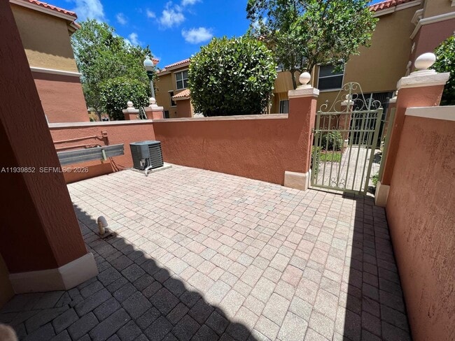 Foto del edificio - 721 SW 107th Ave