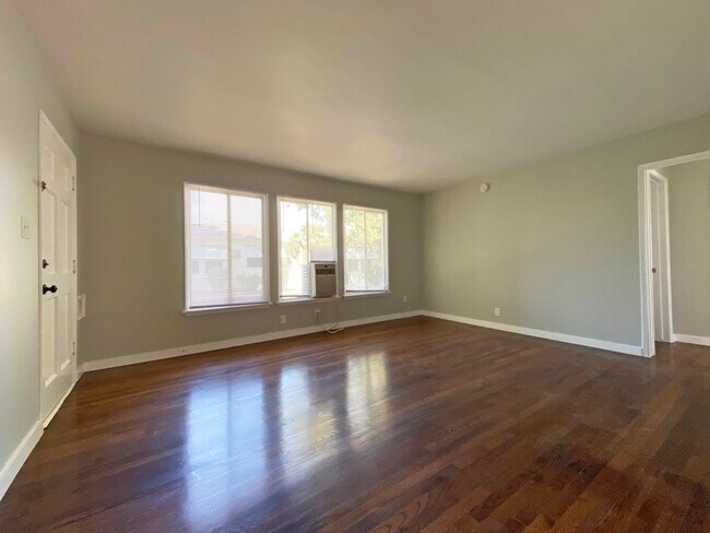 Foto del edificio - 534 N Rosemary Ln