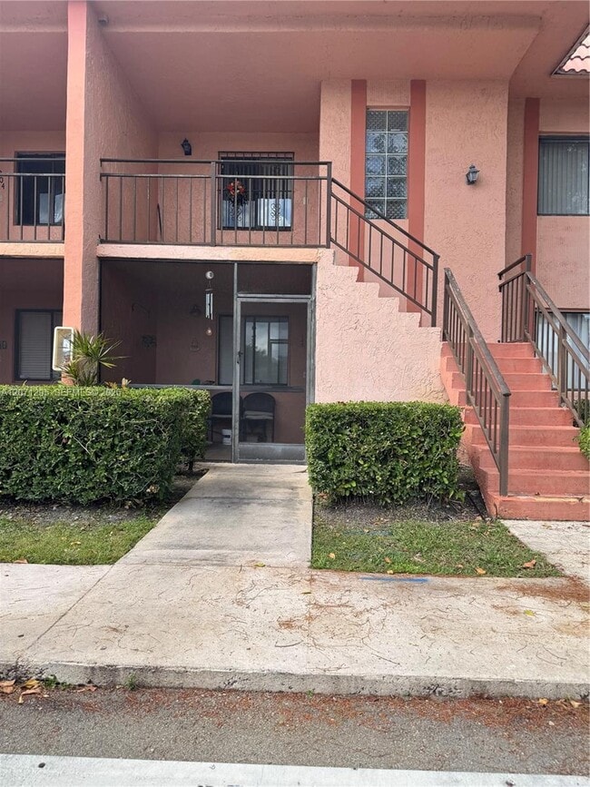 Building Photo - 215 Lakeview Dr