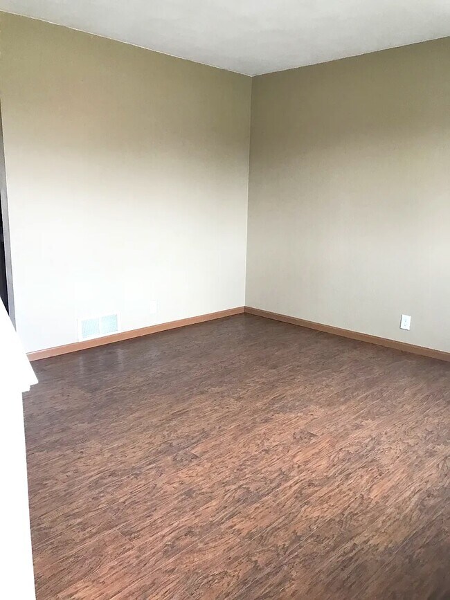 Foto del edificio - 18 Sarpy Rd