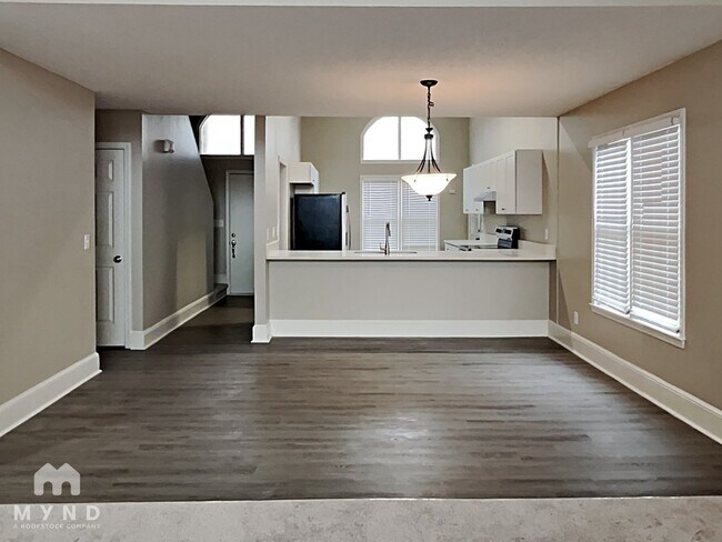 Building Photo - 4015 Golfview Dr