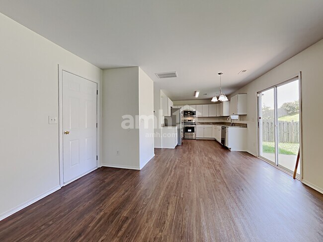 Foto del edificio - 8443 Redding Glen Ave